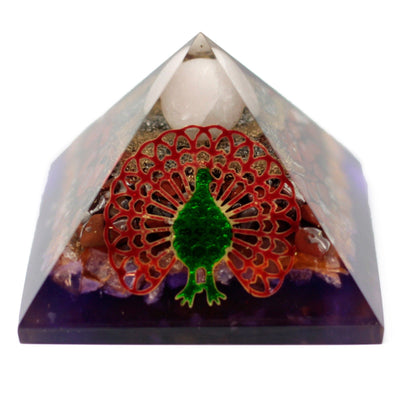 Orgonit Pyramide 70mm - Påfugl i Flerfarvet Design med Ædelsten og Kobber