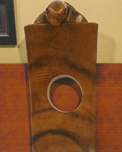 Tortu Balance – Håndskåret balancerende vinstativ formet som en skildpadde