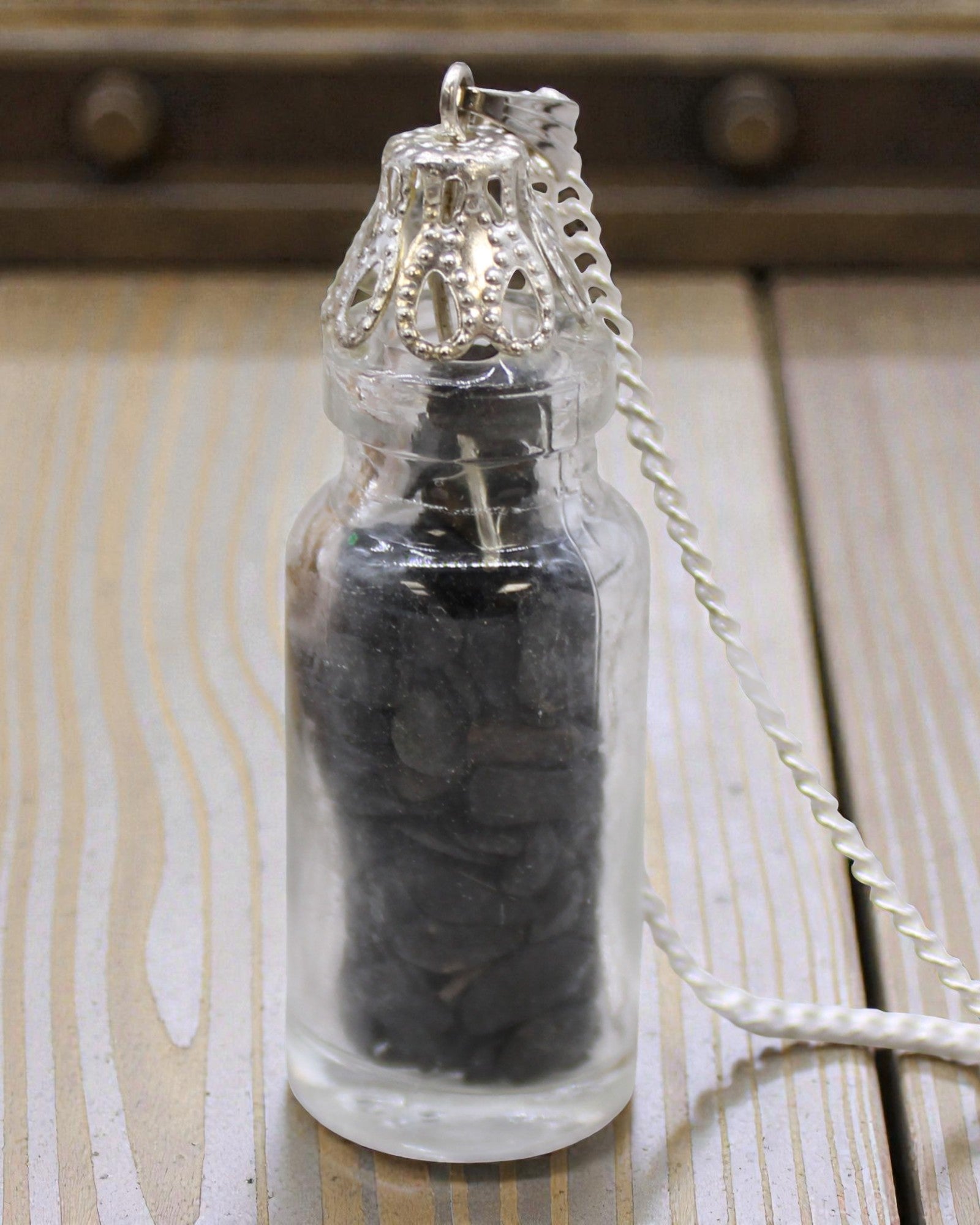 Halskæde med indkapslede ædelsten - sort onyx