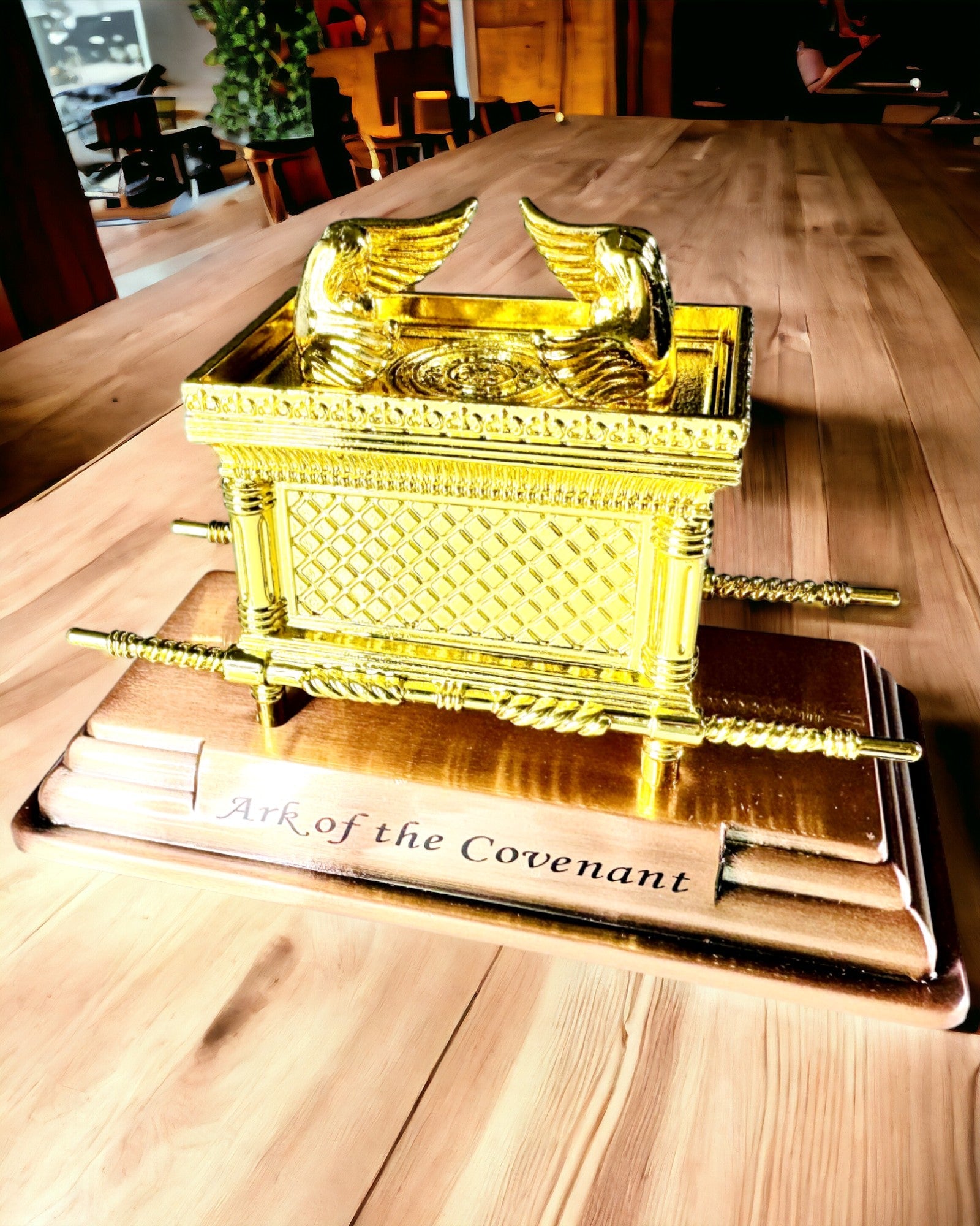 Majestætisk Miniature af Pagtens Ark i Gylden Ramme 11,2 x 5,8 x 7,3 cm - Eksklusiv ark, Dekoration i Gylden Udgave