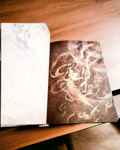 Klassisk Notesbog i Hårdt Omslag med Strikmotiv - Marineblå. Mulighed for gravering