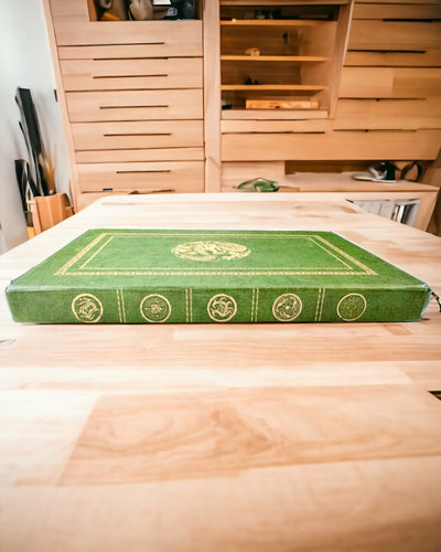 Grøn Dekorativ Notesbog med Dragemotiv - Fantasy Inspirationer, med gravering