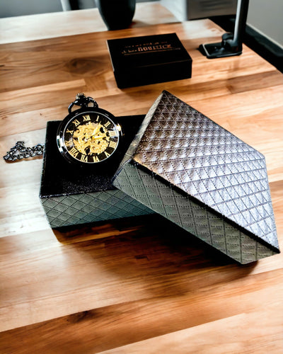 Mekanisk Lommeur i Retro Stil, Vandtæt, Halvautomatisk - farve Sort - Ideel som Gave, gravering