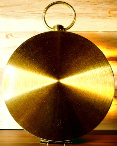 Retro-stil Navigationskompas – Bærbart og Præcist Instrument til Retsbestemmelse for Rejsende og Opdagelsesrejsende. Gravering, personalisering.