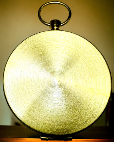 Retro-stil Navigationskompas – Bærbart og Præcist Instrument til Retsbestemmelse for Rejsende og Opdagelsesrejsende. Gravering, personalisering.