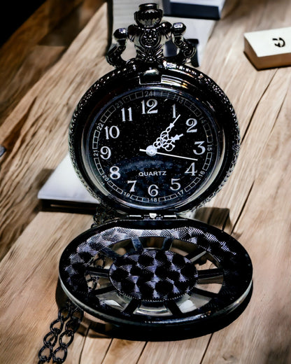 Lommeur med Kompas – Elegant Vintage Stil Vedhæng med Udskåret Skelet og Sort Skive, personliggørelse med gravering