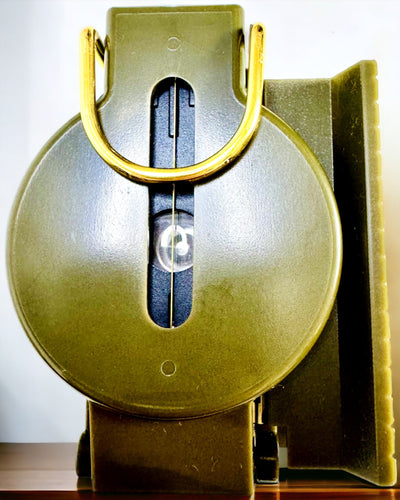 Vandtæt Kompas Navigation med Høj Præcision i Army Grøn – Pålidelig i Orientering, mulighed for gravering