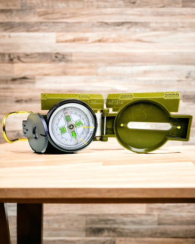 Vandtæt Kompas Navigation med Høj Præcision i Army Grøn – Pålidelig i Orientering, mulighed for gravering