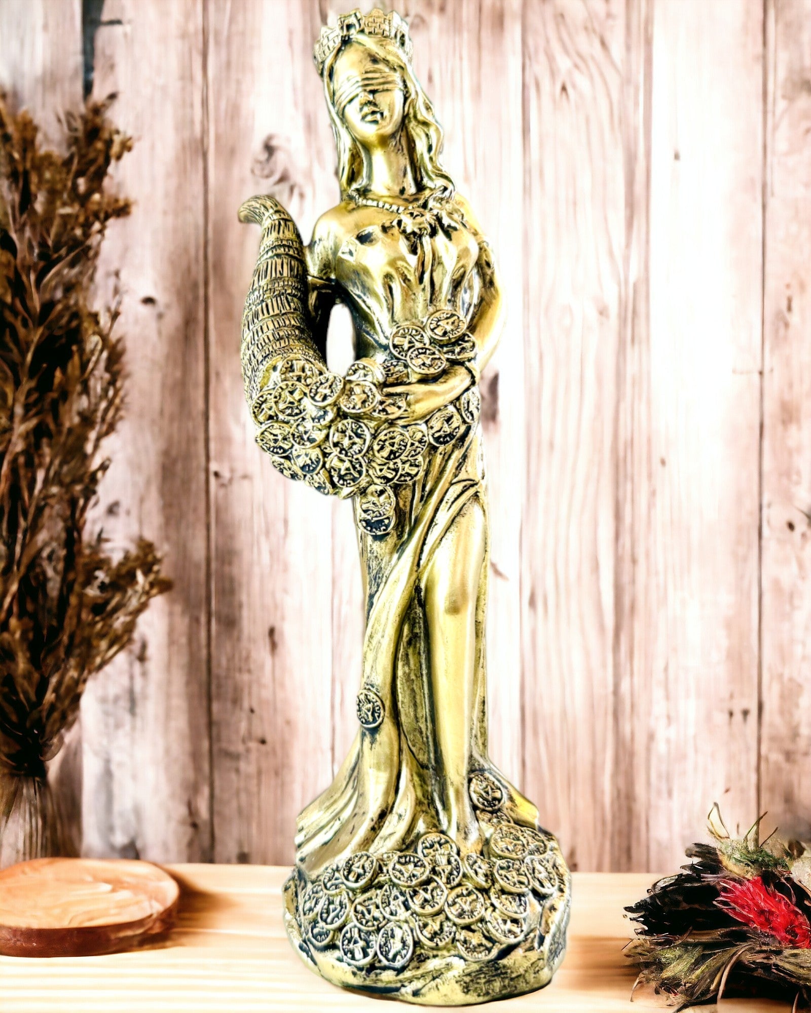 "Posen af Gudinden Abundans" - Dekorativ Resin Statue af Fortuna til Hjem og Kontor