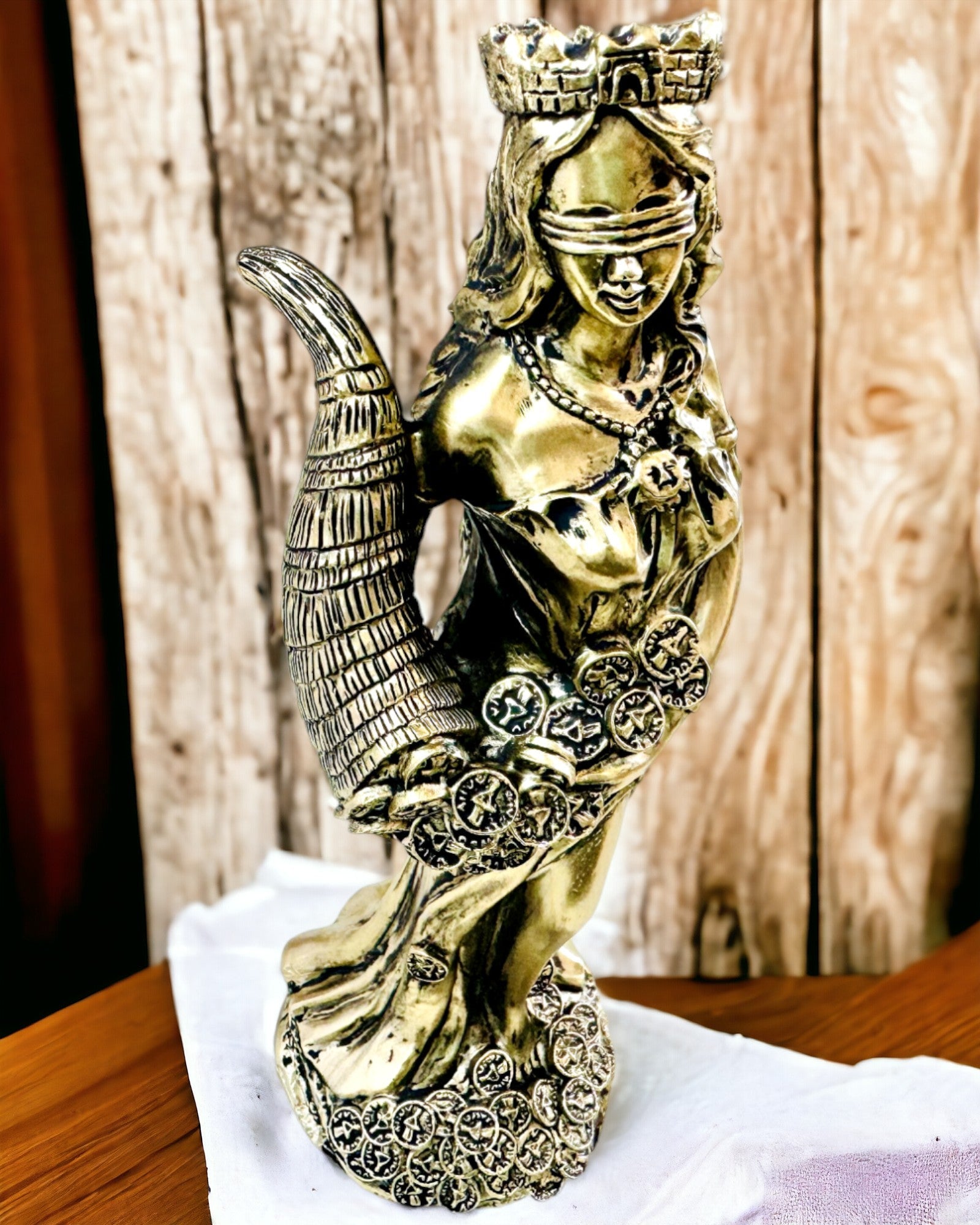 "Posen af Gudinden Abundans" - Dekorativ Resin Statue af Fortuna til Hjem og Kontor
