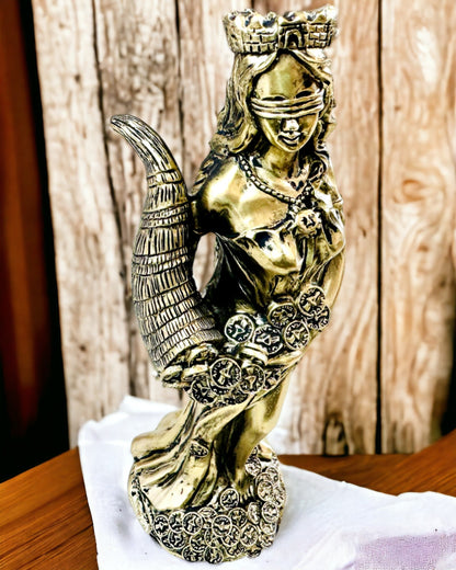 "Posen af Gudinden Abundans" - Dekorativ Resin Statue af Fortuna til Hjem og Kontor