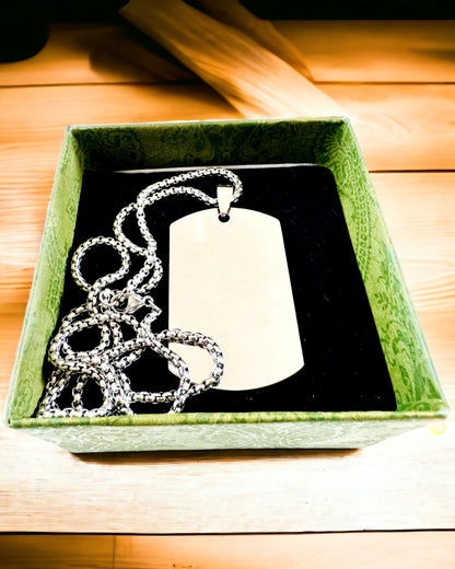 Halskæde med Dog Tag "Tre Nuancer af Stil" - ID-brik - Elegant Vedhæng i Rustfrit Stål med Mulighed for Gravering