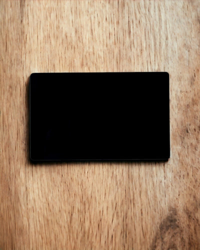 Eksklusivt Sort Metal Visitkort med Mulighed for Personalisering – Ideel som Gave