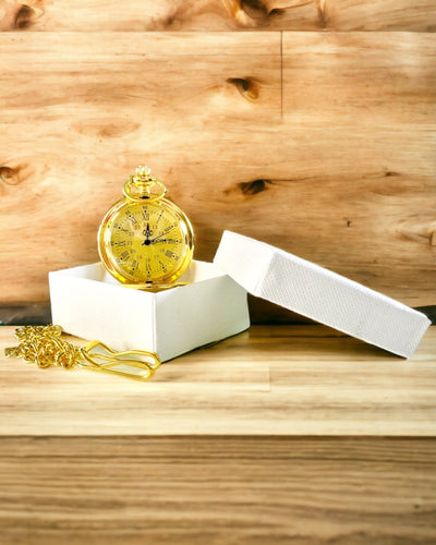 Guldfarvet lommeur i retrostil med mulighed for gravering