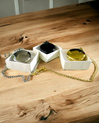 Sort lommeur "Elegancja Czasu" med mulighed for personalisering