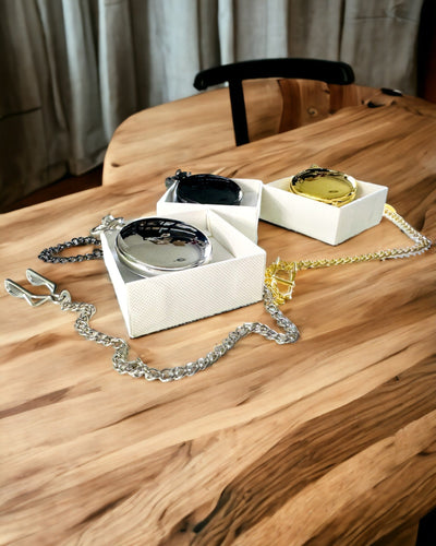 Sort lommeur "Elegancja Czasu" med mulighed for personalisering