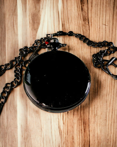 Sort lommeur "Elegancja Czasu" med mulighed for personalisering