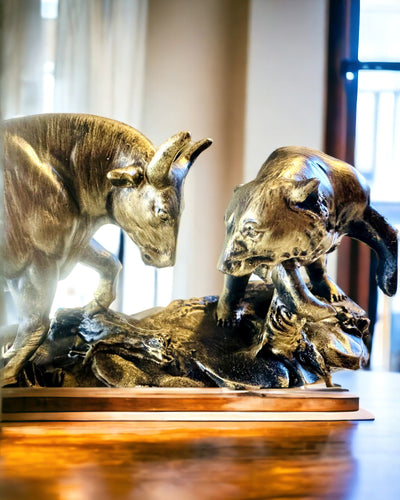 Skulptur "To rivaler" - Tyr og Bjørn - Symbolik for Finansmarkedet, Mulighed for Gravering - kobberfarvet