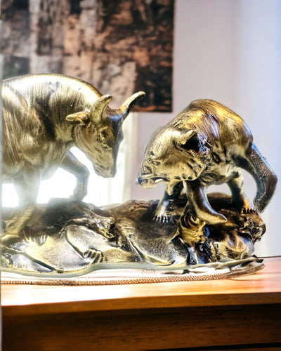 Skulptur "To rivaler" - Tyr og Bjørn - Symbolik for Finansmarkedet, Mulighed for Gravering - kobberfarvet