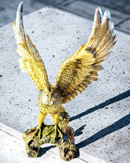 Statuette "Złoty Orzeł" med Personaliseringsmulighed - Dekoration af Harpiks