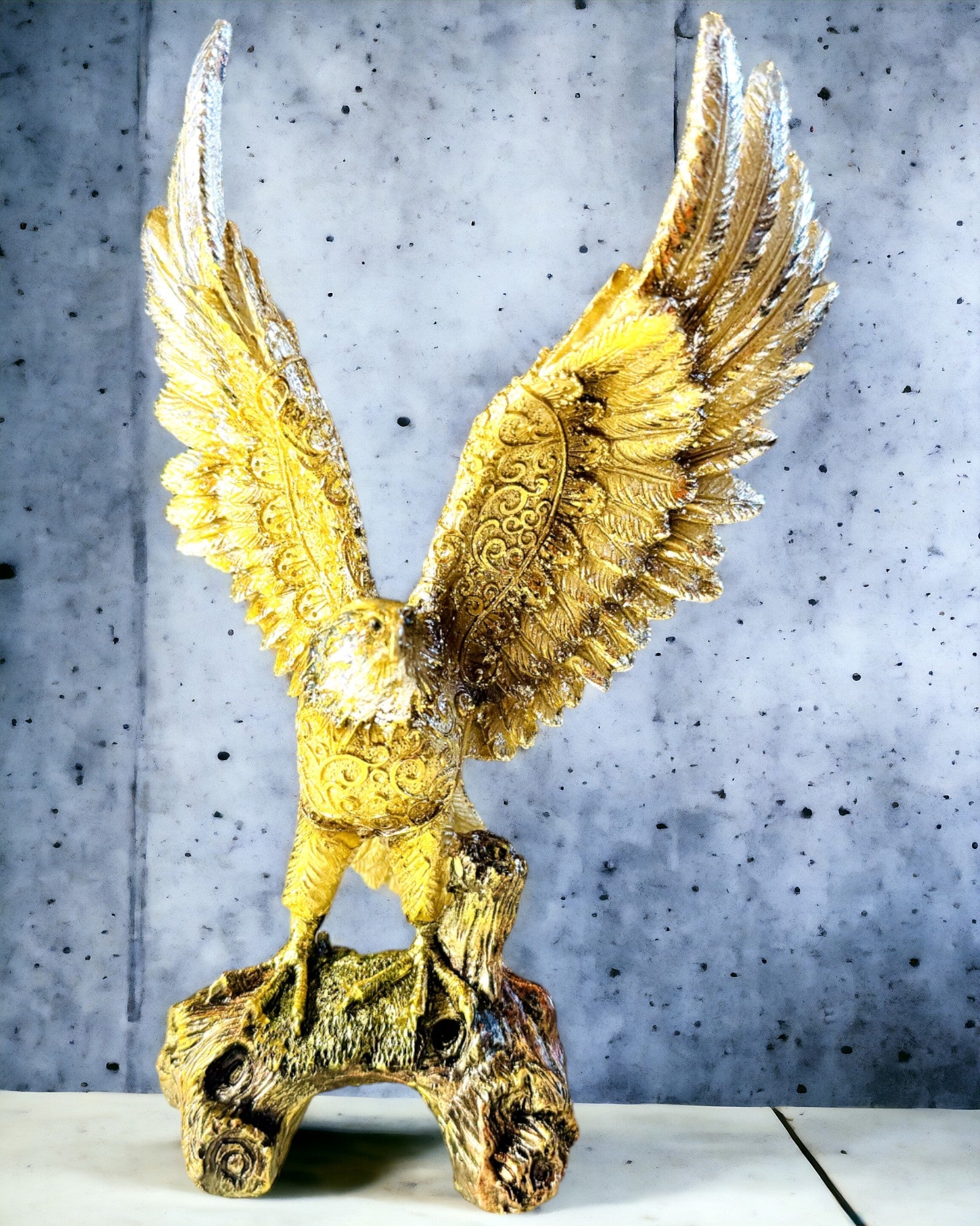 Statuette "Złoty Orzeł" med Personaliseringsmulighed - Dekoration af Harpiks