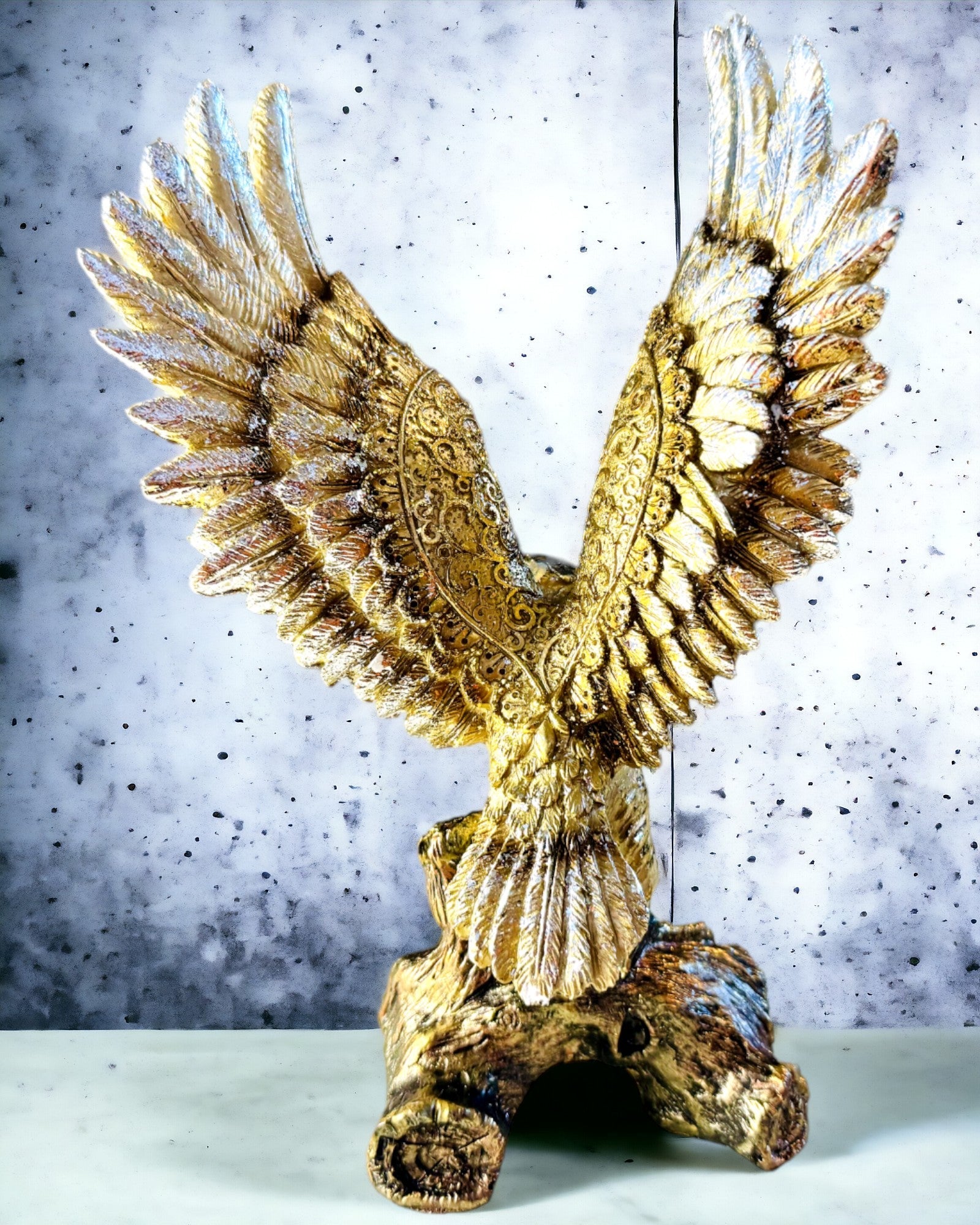 Statuette "Złoty Orzeł" med Personaliseringsmulighed - Dekoration af Harpiks