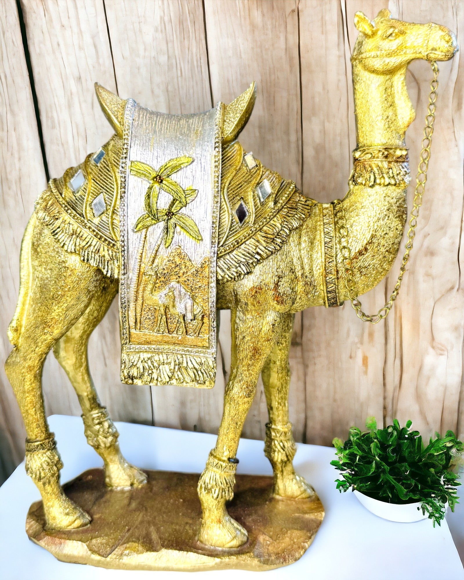 Statuette "Ørkenvandreren" - Dekorativ Kamel af Harpiks med Mulighed for Gravering