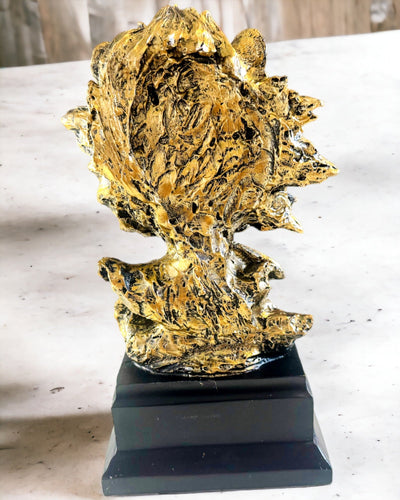 Kongelig Løve - Majestætisk Dekorationsfigur med Mulighed for Gravering, 2 farvevarianter at vælge imellem, som gave