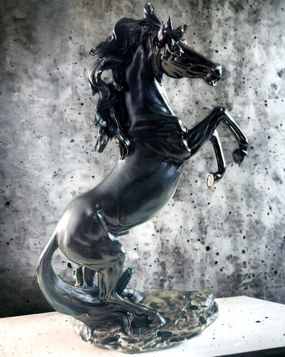 Czarna Perła - Hesteskulptur Elegance i Bevægelse - Mulighed for Gravering