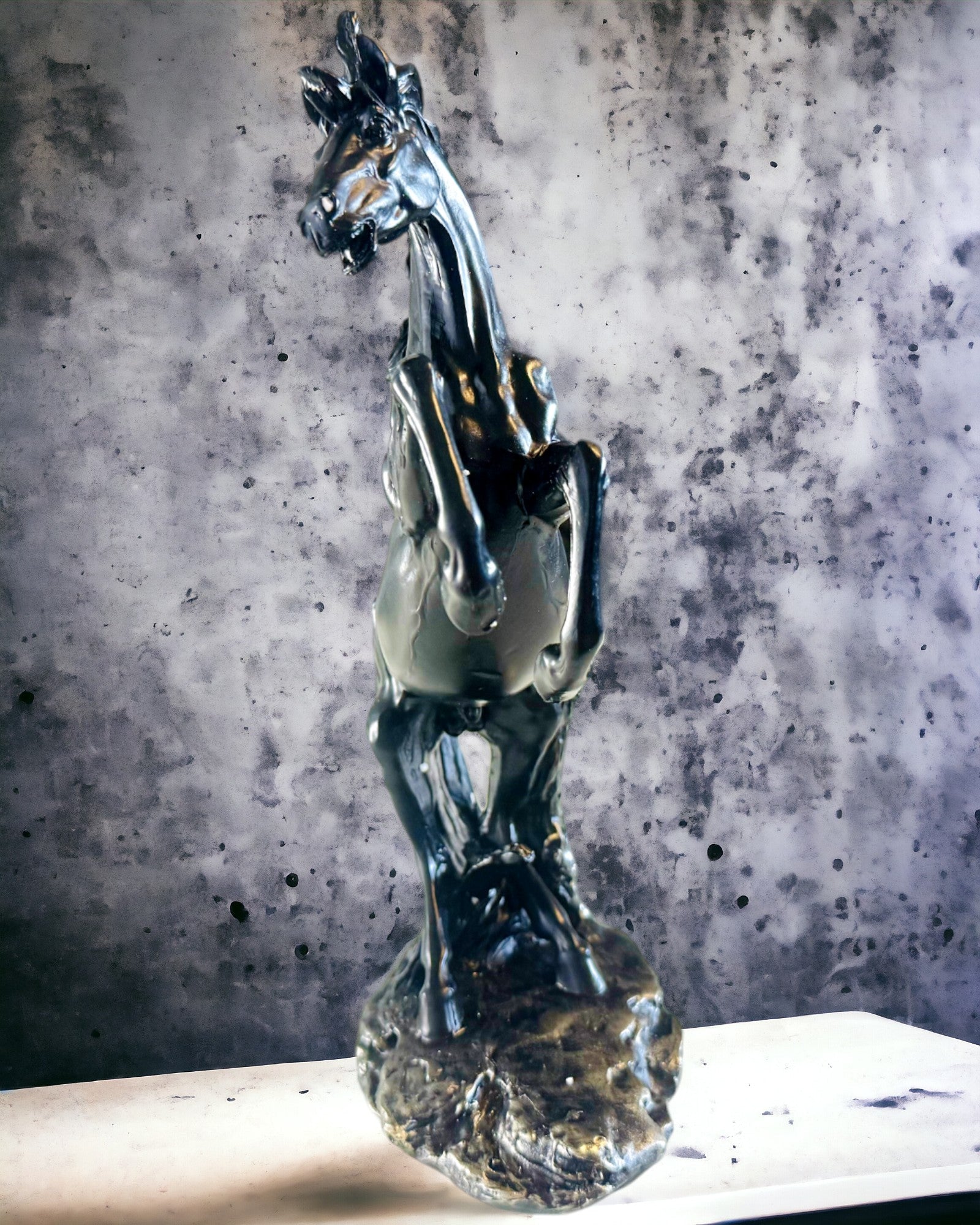 Czarna Perła - Hesteskulptur Elegance i Bevægelse - Mulighed for Gravering