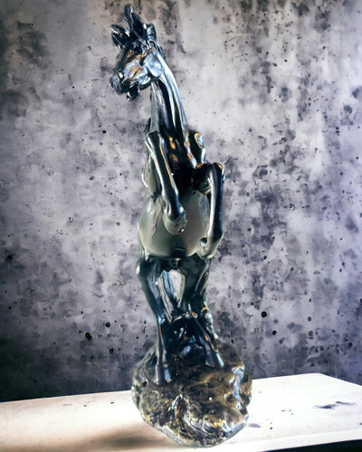 Czarna Perła - Hesteskulptur Elegance i Bevægelse - Mulighed for Gravering