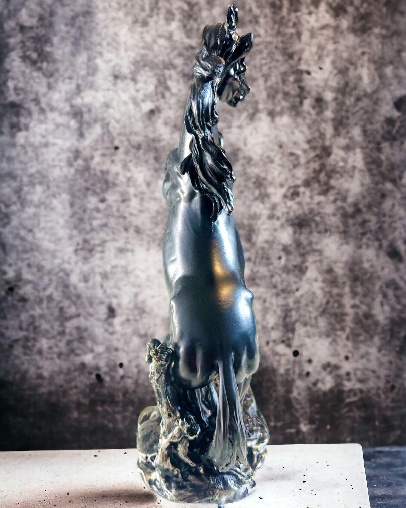 Czarna Perła - Hesteskulptur Elegance i Bevægelse - Mulighed for Gravering