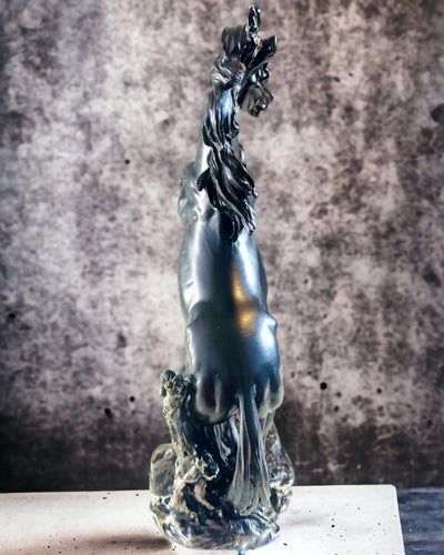 Czarna Perła - Hesteskulptur Elegance i Bevægelse - Mulighed for Gravering