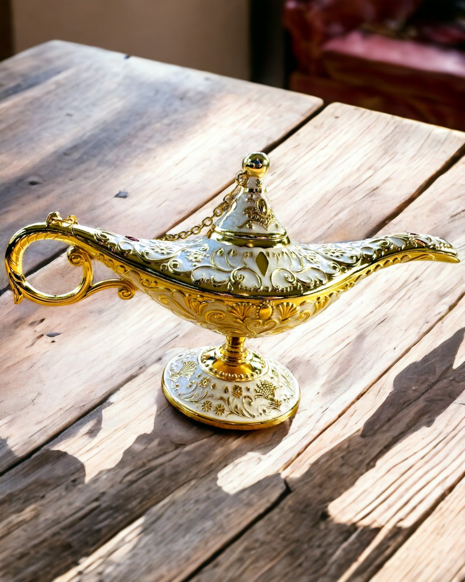Magisk Aladdins Lampe med Gravering - Hvid Variant, flettet med guld