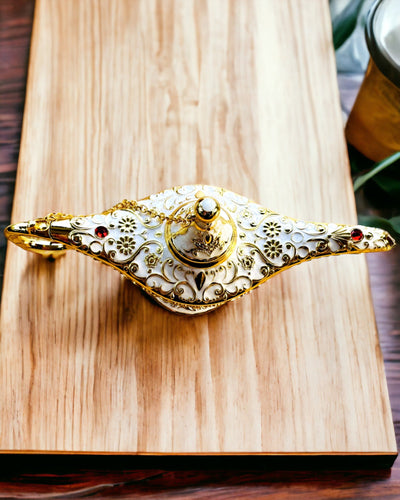 Magisk Aladdins Lampe med Gravering - Hvid Variant, flettet med guld