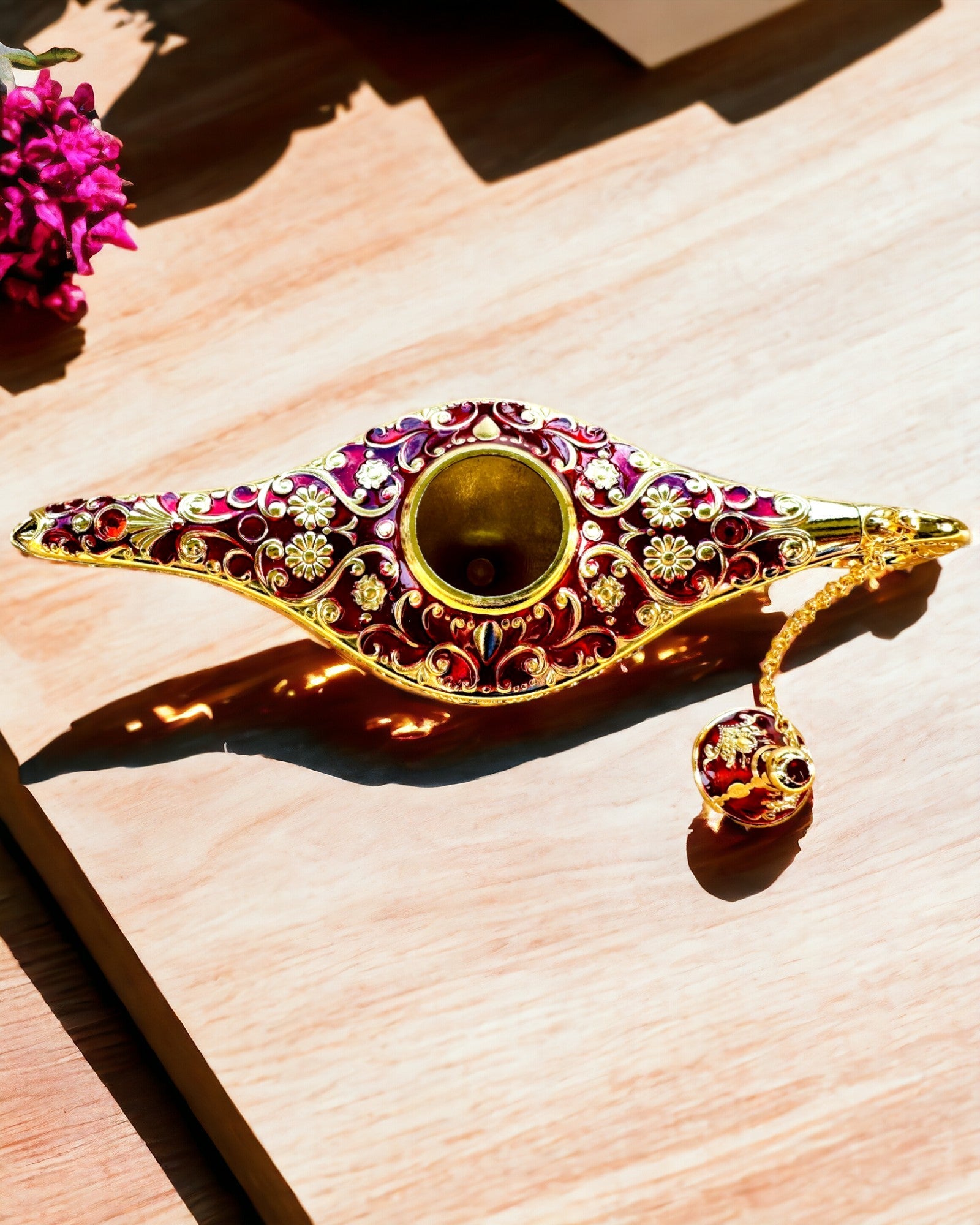 Magisk Aladdins Lampe med Gravering - Bordeaux Variant, flettet med guld