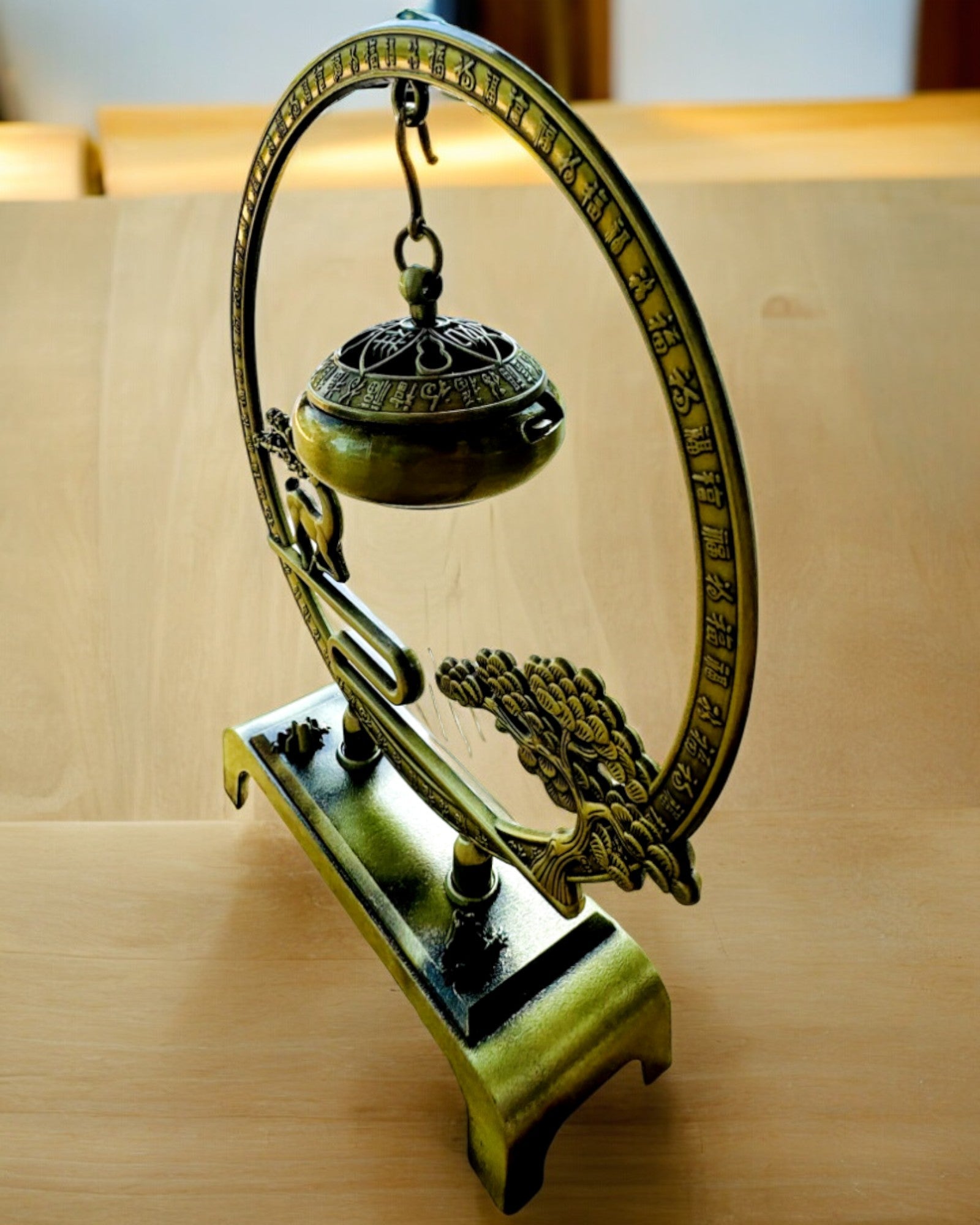 Elegant Metalholder til Røgelse "Stor Ro" - mulighed for personlig gravering