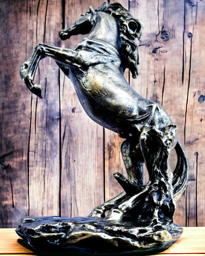 Noblesse - Figur, Statue af en Hest i Bevægelse - mulighed for personalisering med gravering som gave