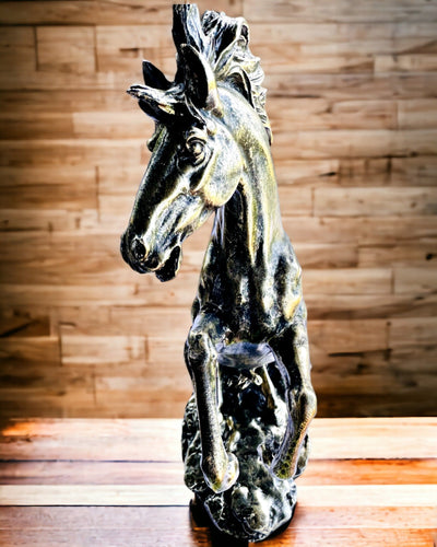 Noblesse - Figur, Statue af en Hest i Bevægelse - mulighed for personalisering med gravering som gave