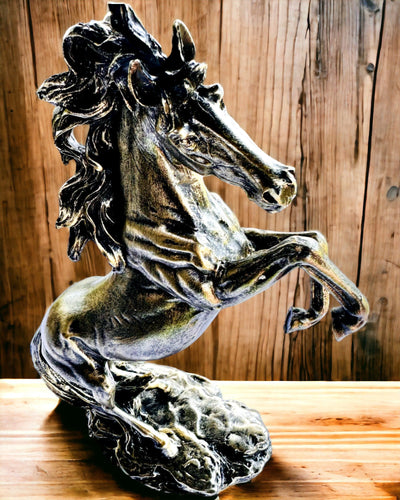 Noblesse - Figur, Statue af en Hest i Bevægelse - mulighed for personalisering med gravering som gave