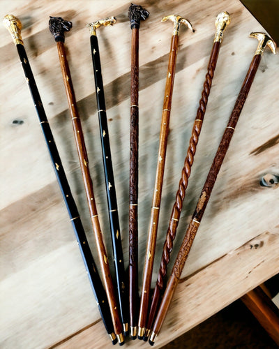 Spadserestok 'Wolf' - Indisk Mango Træ med Mulighed for Gravering, brun med udskåret mønster