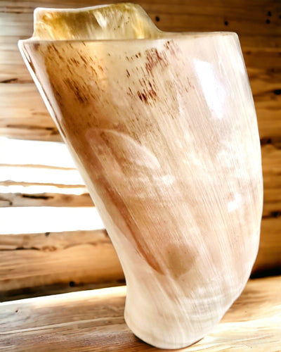 Krus 'Majstersztyk' med udskæringer og mulighed for personlig gravering - 5 farvevarianter