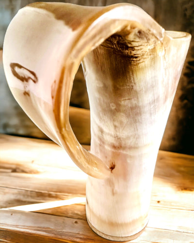 Krus 'Majstersztyk' med udskæringer og mulighed for personlig gravering - 5 farvevarianter