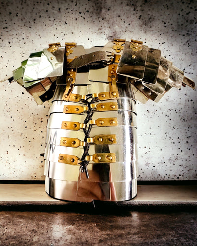 Bykrigerens Rustning - Håndlavet, Mulighed for Gravering, Højde Cirka 40 cm