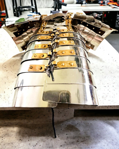 Bykrigerens Rustning - Håndlavet, Mulighed for Gravering, Højde Cirka 40 cm