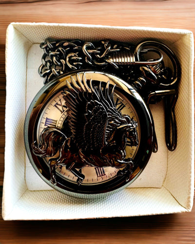 Lommeur "Equus Tempus" - Sort med Hestemotiv, mulighed for personlig gravering - hvid urskive