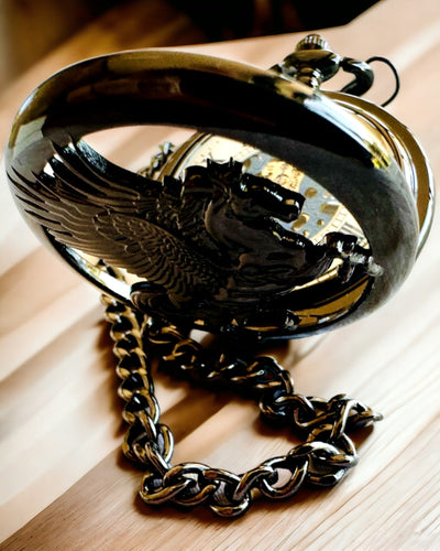 Lommeur "Equus Tempus" - Sort med Hestemotiv, mulighed for personlig gravering - hvid urskive