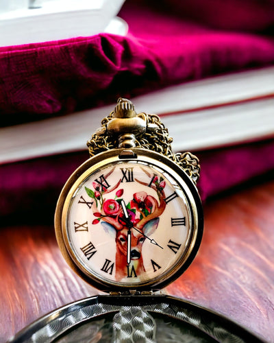 Lommeur Skovvogter - Elegant Ur med Hjortemotiv, mulighed for personliggørelse med gravering