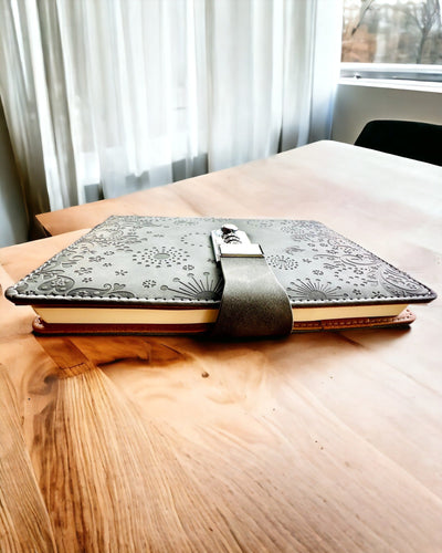 Eksklusiv Notesbog, PU-læder, A5 med Kodelås - "Secret Journal", personliggørelse med gravering