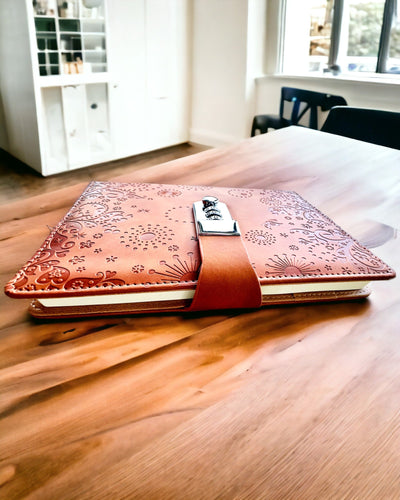 Eksklusiv Notesbog, PU-læder, A5 med Kodelås - "Secret Journal", personliggørelse med gravering